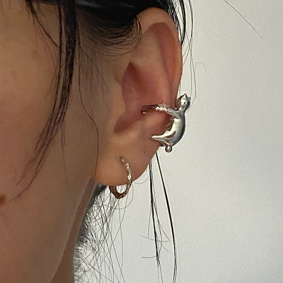 Kitty Hug Conch Cuff